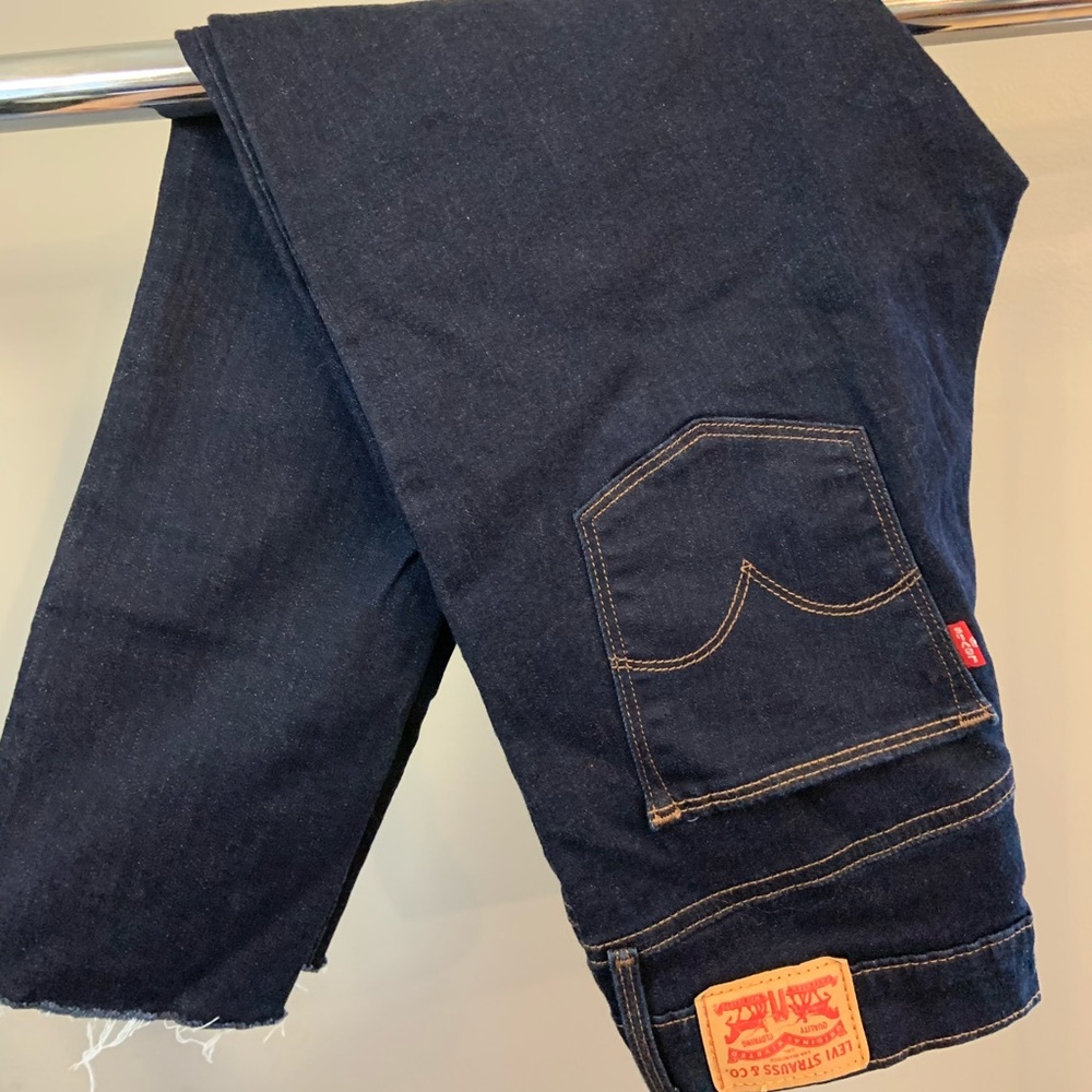 Levi’s Slimming Skinny Jeans Size 30 raw hem